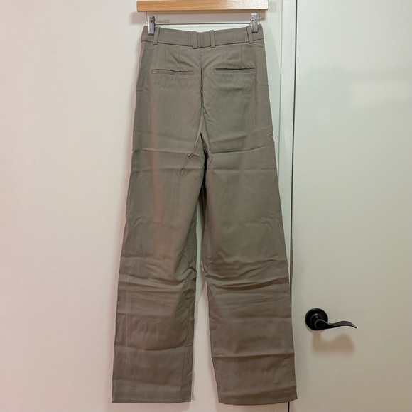 Aritzia Babaton Pleated Pant - Picture 3 of 9